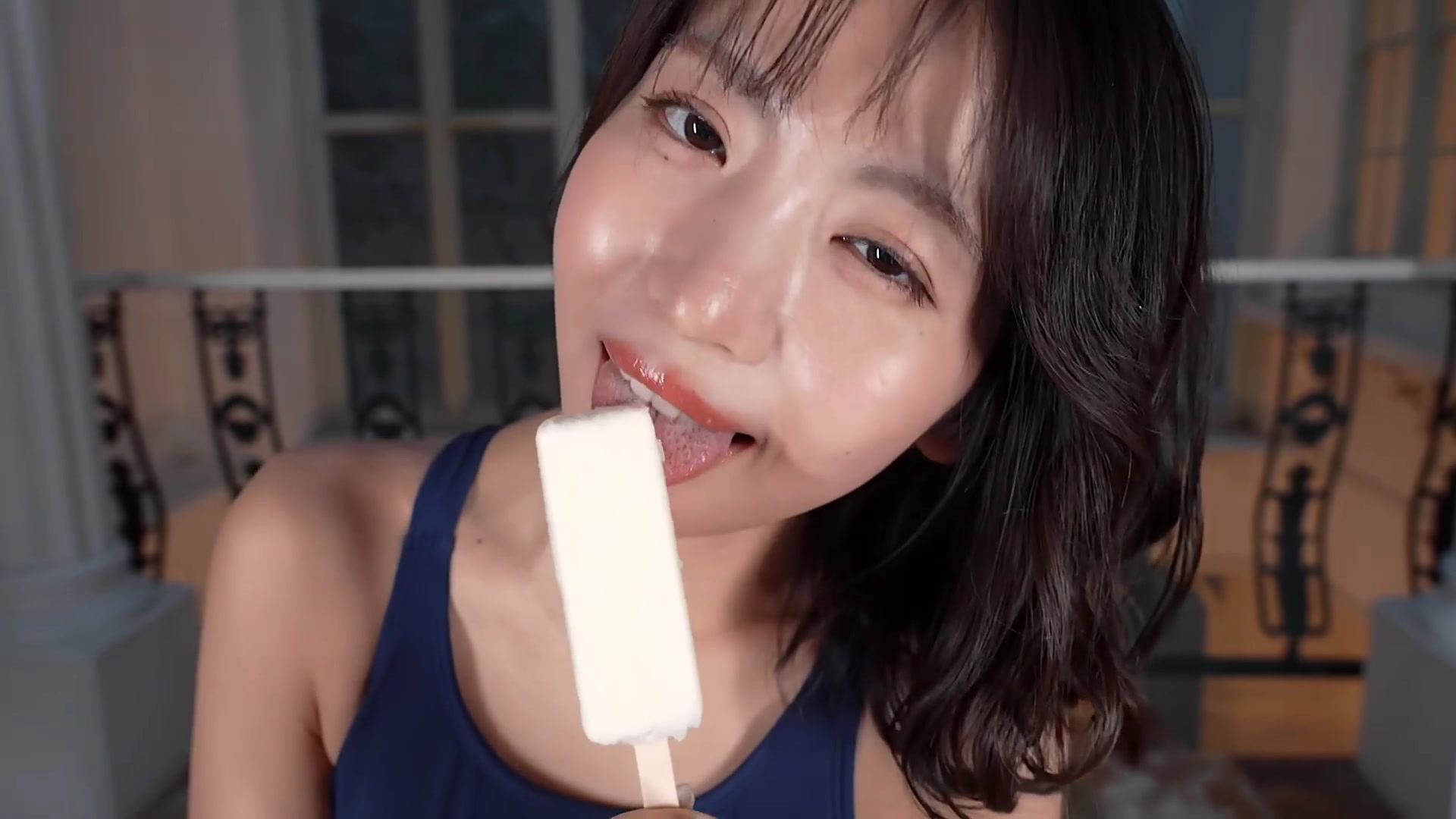 佐々木萌香 もえカラーの疑似フェラ画像